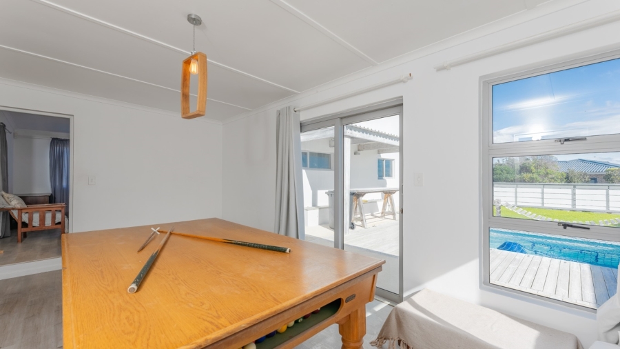 8 Bedroom Property for Sale in Struisbaai Western Cape